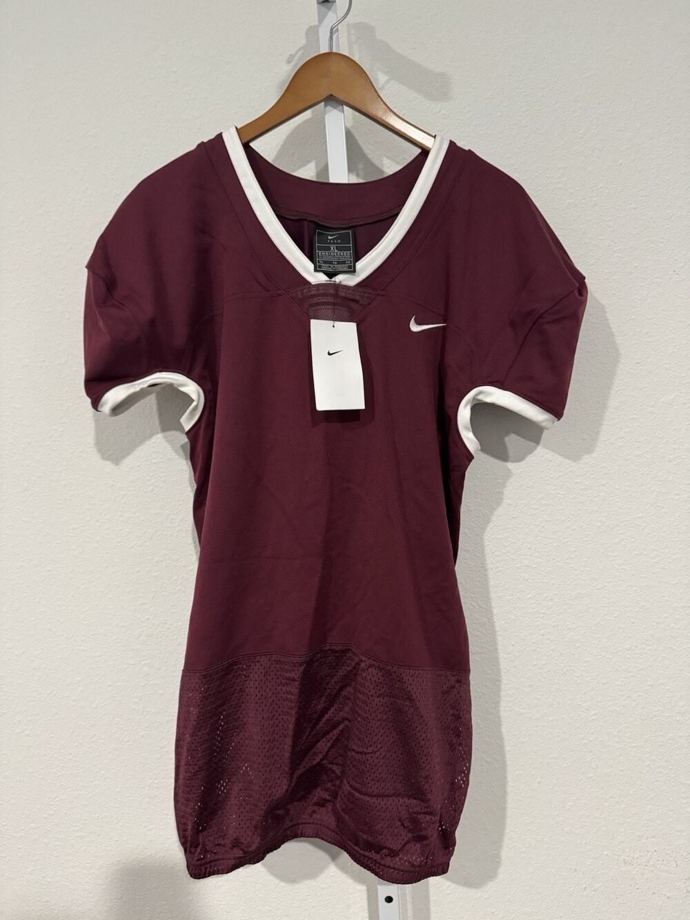 Nike Vapor Untouchable Pro Football Jersey Mens Size XL Maroon AO4800 670